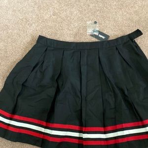 Hot topic, mini skirt